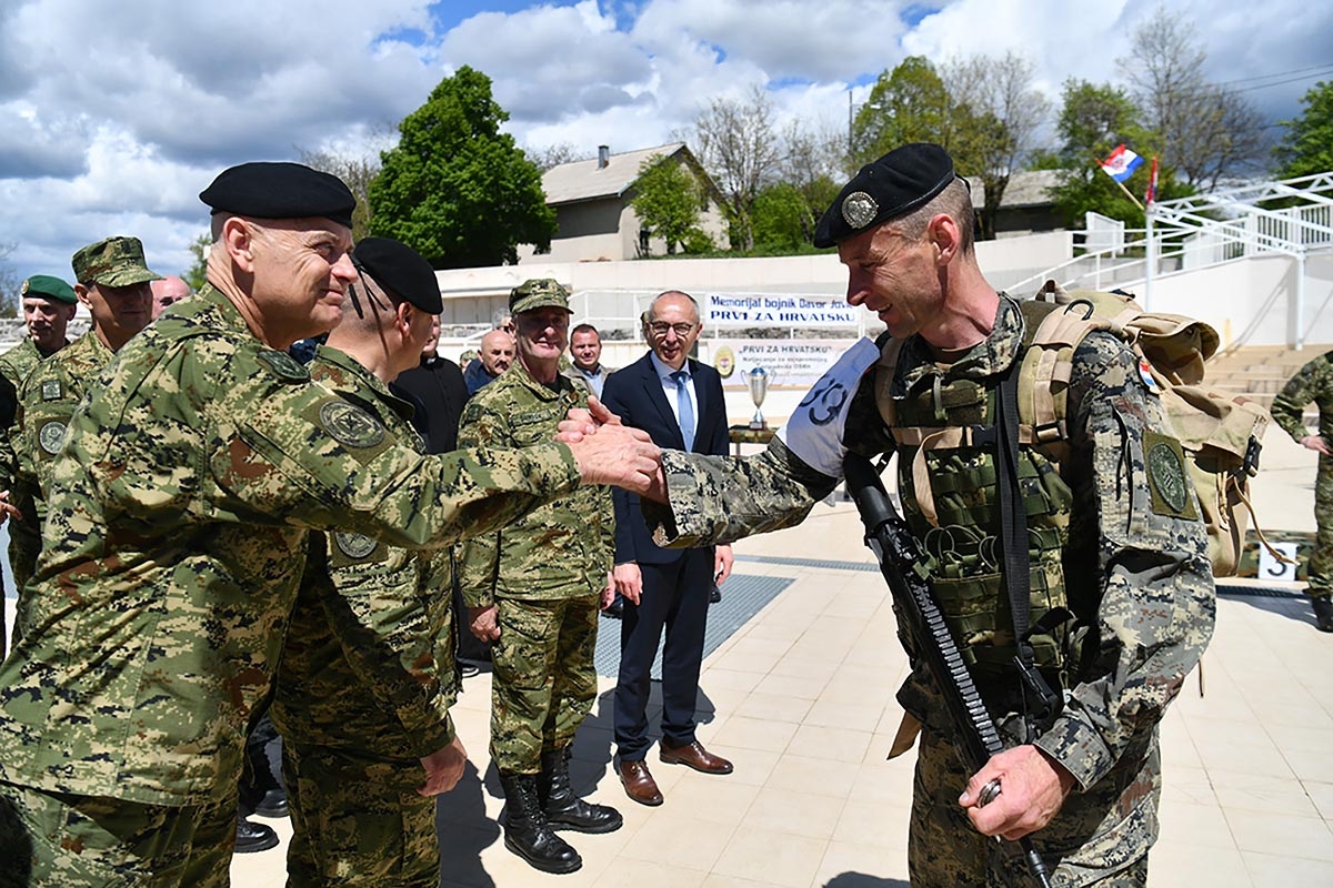 https://www.morh.hr/wp-content/gallery/skupnik-nikola-knezevic-najspremniji-je-pripadnik-hrvatske-vojske/prvi_za_hr_10052019_43.jpg