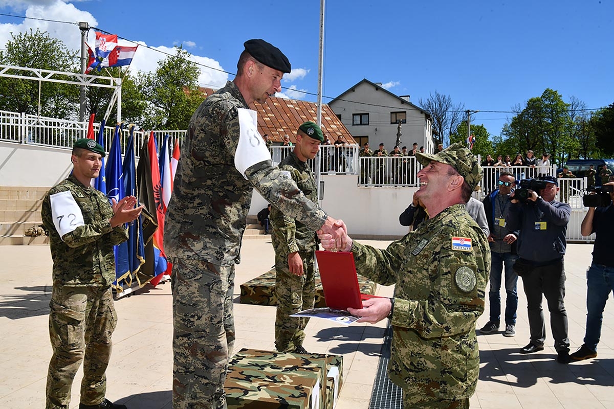 https://www.morh.hr/wp-content/gallery/skupnik-nikola-knezevic-najspremniji-je-pripadnik-hrvatske-vojske/prvi_za_hr_10052019_48.jpg