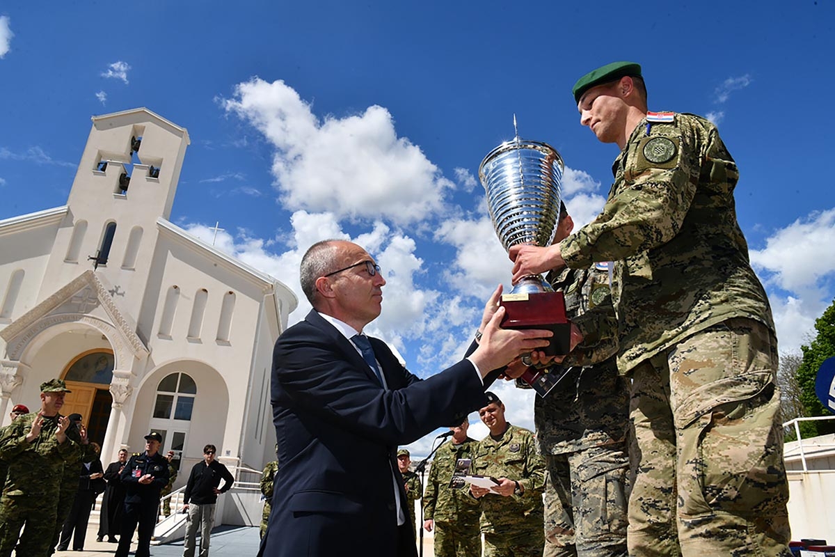 https://www.morh.hr/wp-content/gallery/skupnik-nikola-knezevic-najspremniji-je-pripadnik-hrvatske-vojske/prvi_za_hr_10052019_49.jpg