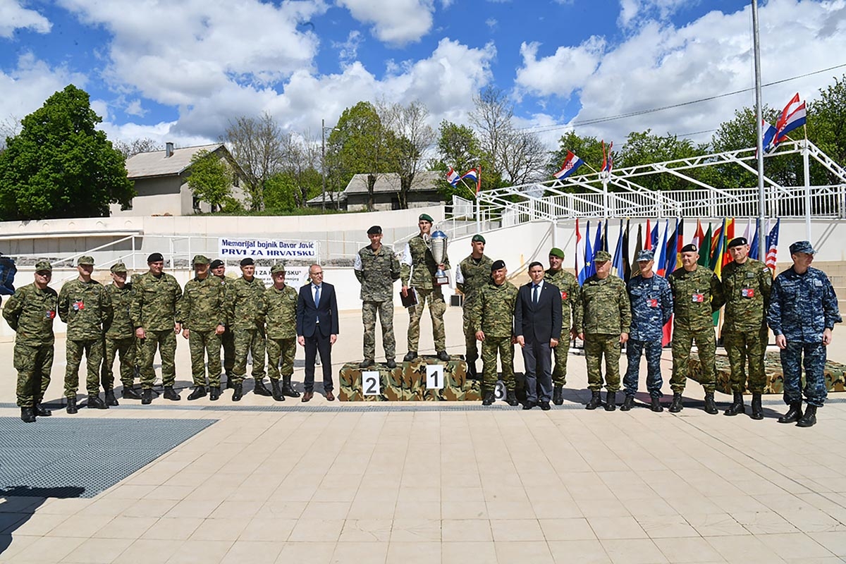 https://www.morh.hr/wp-content/gallery/skupnik-nikola-knezevic-najspremniji-je-pripadnik-hrvatske-vojske/prvi_za_hr_10052019_50.jpg
