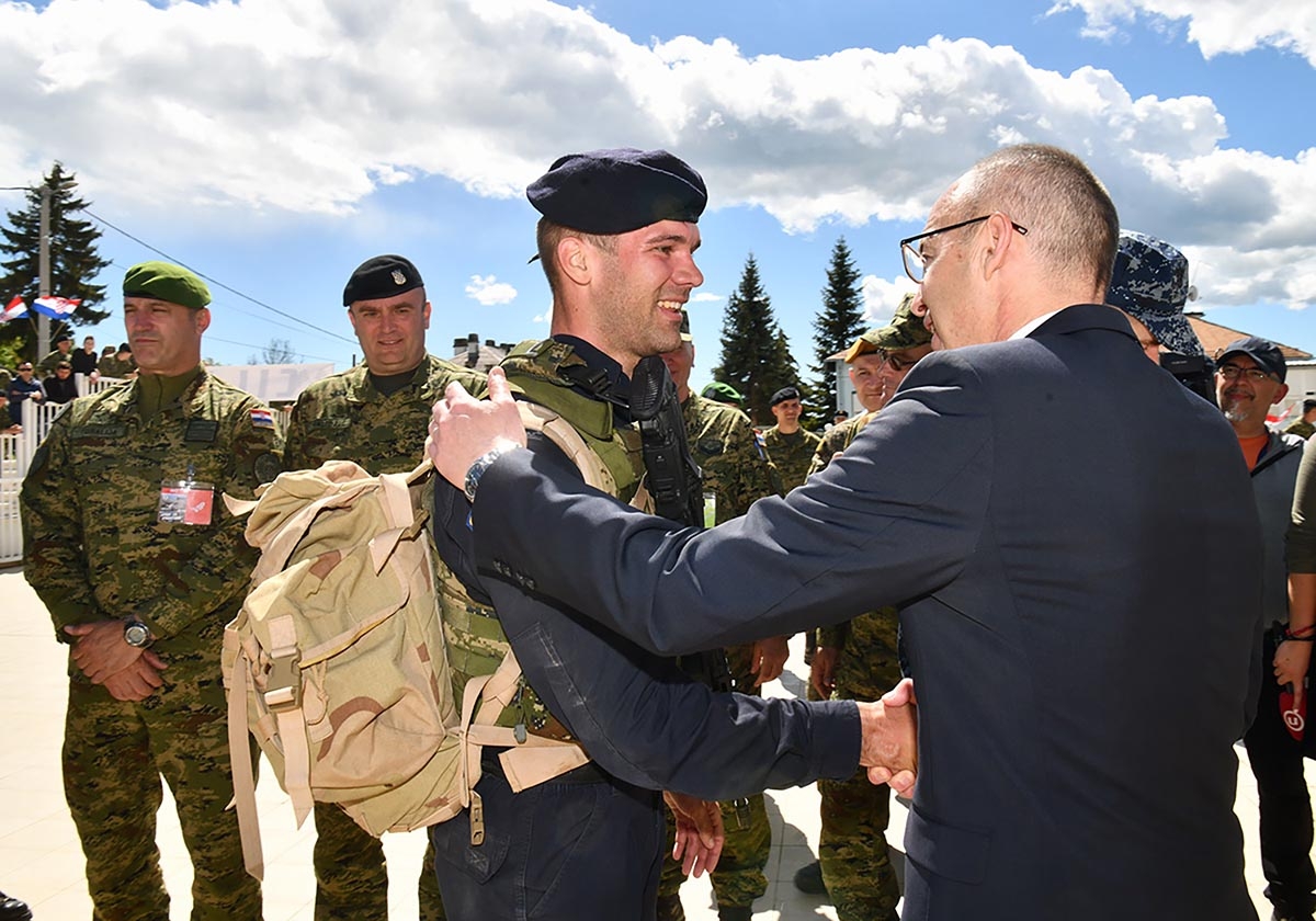 https://www.morh.hr/wp-content/gallery/skupnik-nikola-knezevic-najspremniji-je-pripadnik-hrvatske-vojske/prvi_za_hr_10052019_52.jpg
