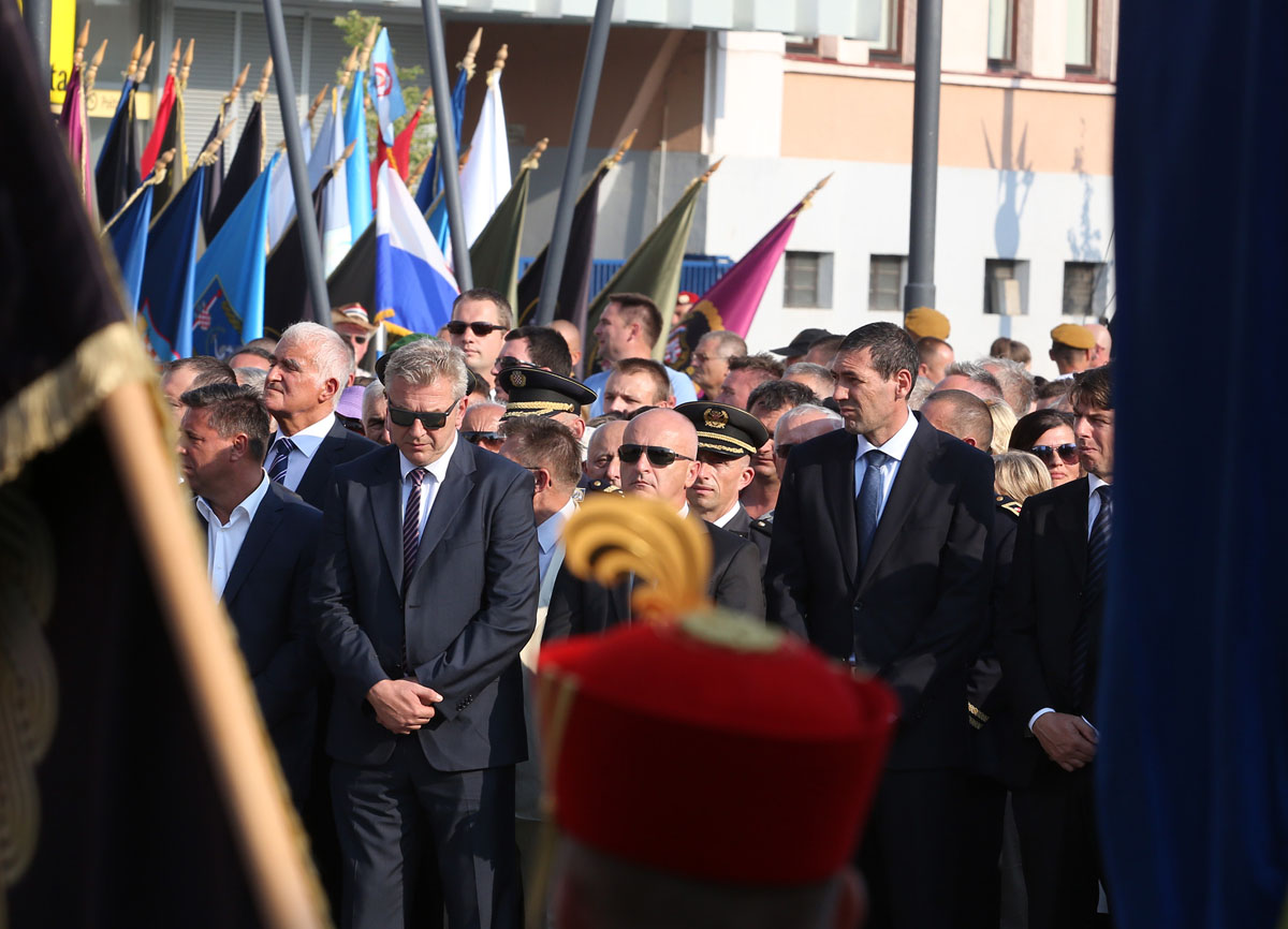 https://www.morh.hr/wp-content/gallery/sredisnja-svecanost-obiljezavanja-20-obljetnice-vro-oluja/knin_sb_05082015_06.jpg