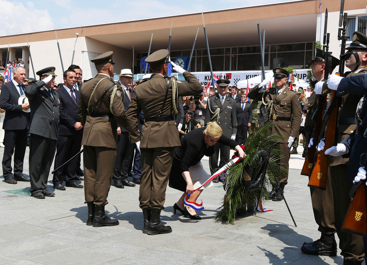 https://www.morh.hr/wp-content/gallery/sredisnja-svecanost-obiljezavanja-20-obljetnice-vro-oluja/knin_sb_05082015_18.jpg