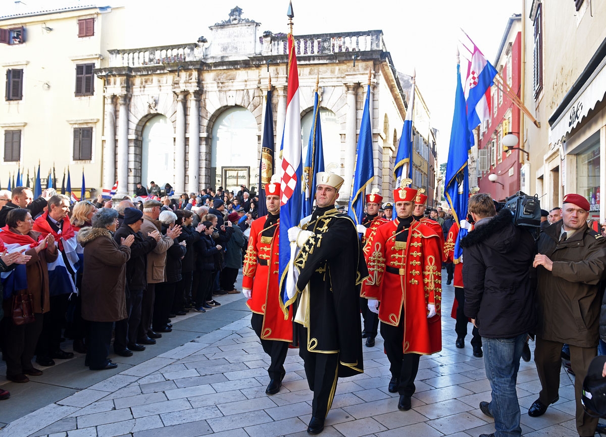 https://www.morh.hr/wp-content/gallery/sredisnja-svecanost-obiljezavanja-25-obljetnice-vro-maslenica-93/zadar_22012018_09.jpg