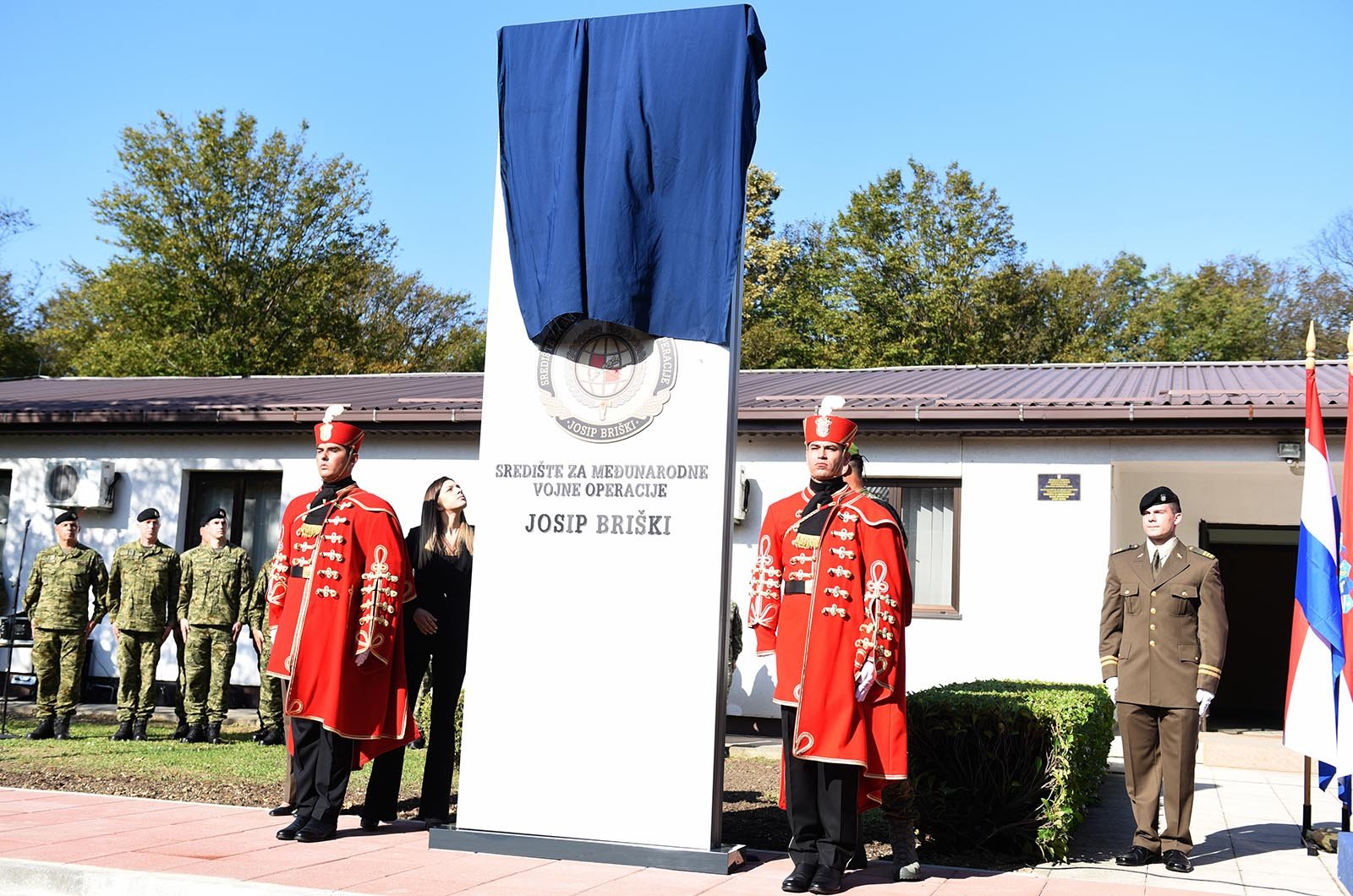 https://www.morh.hr/wp-content/gallery/srediste-za-medunarodne-vojne-operacije-preimenovano-u-cast-josipu-briskom/srediste_mvo_josip_briski_190719_09.jpg