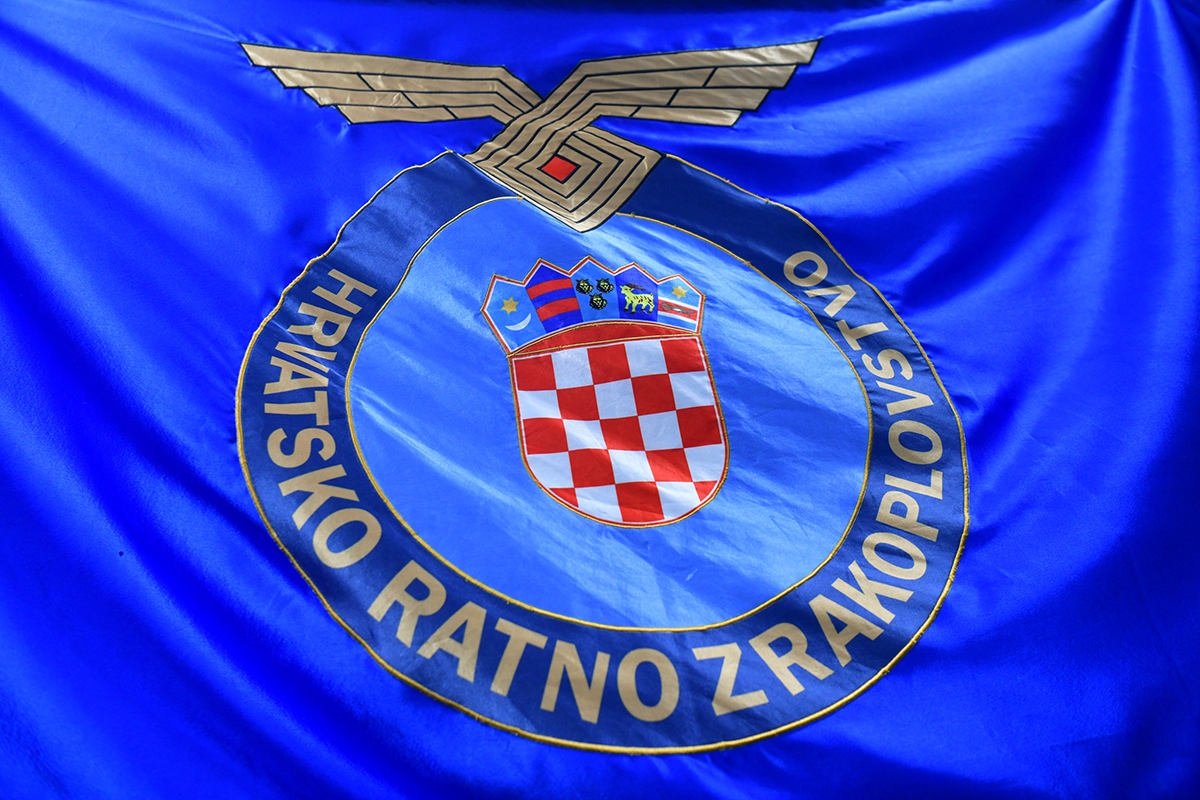 https://www.morh.hr/wp-content/gallery/sundov-hv-provodi-vrijednosti-casnog-sluzenja-domovini/press_konferencija_hrz_26112019_01.jpg