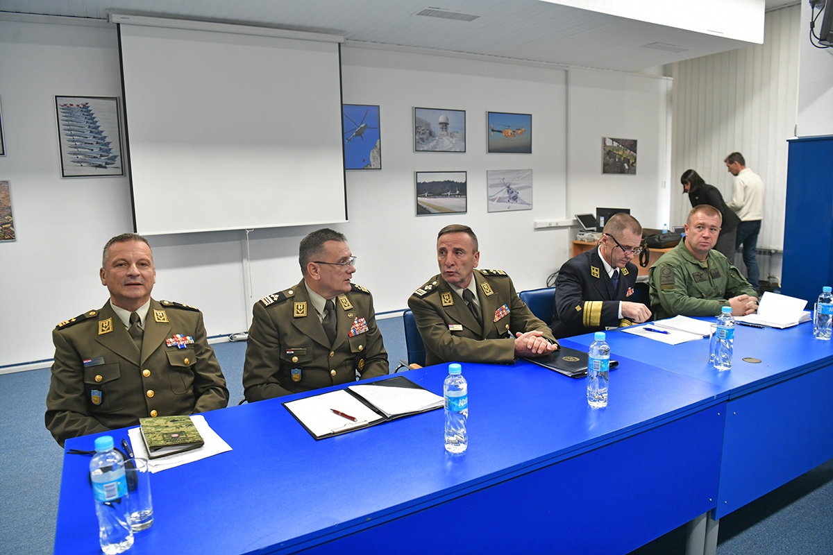 https://www.morh.hr/wp-content/gallery/sundov-hv-provodi-vrijednosti-casnog-sluzenja-domovini/press_konferencija_hrz_26112019_03.jpg