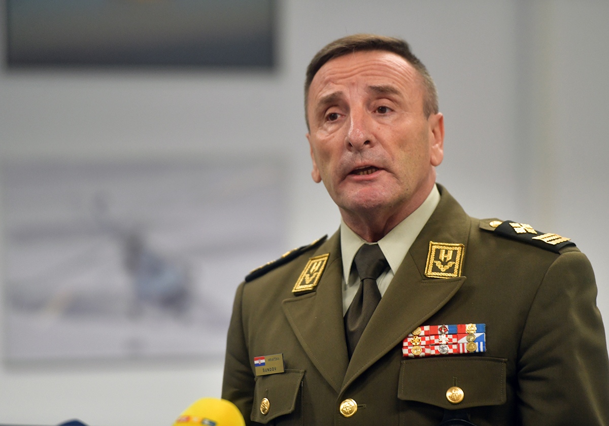 https://www.morh.hr/wp-content/gallery/sundov-hv-provodi-vrijednosti-casnog-sluzenja-domovini/press_konferencija_hrz_26112019_04.jpg