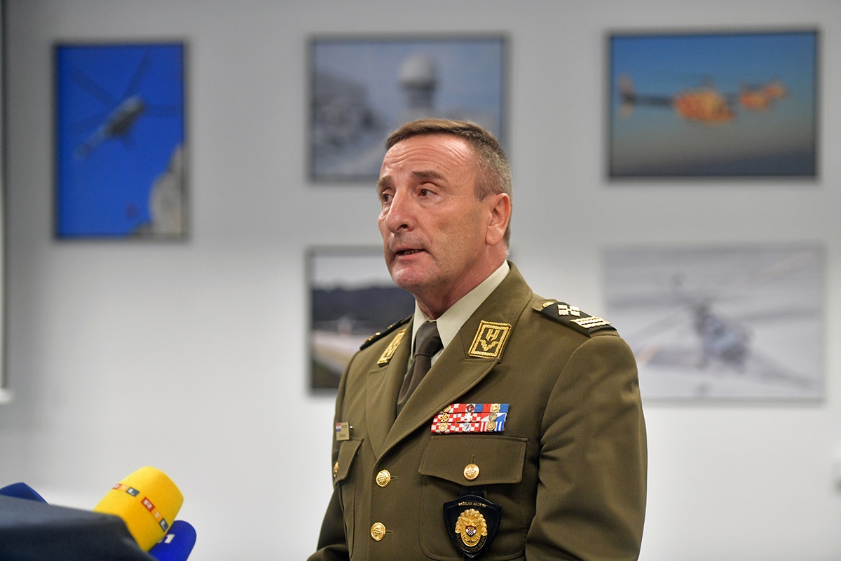 https://www.morh.hr/wp-content/gallery/sundov-hv-provodi-vrijednosti-casnog-sluzenja-domovini/press_konferencija_hrz_26112019_05.jpg