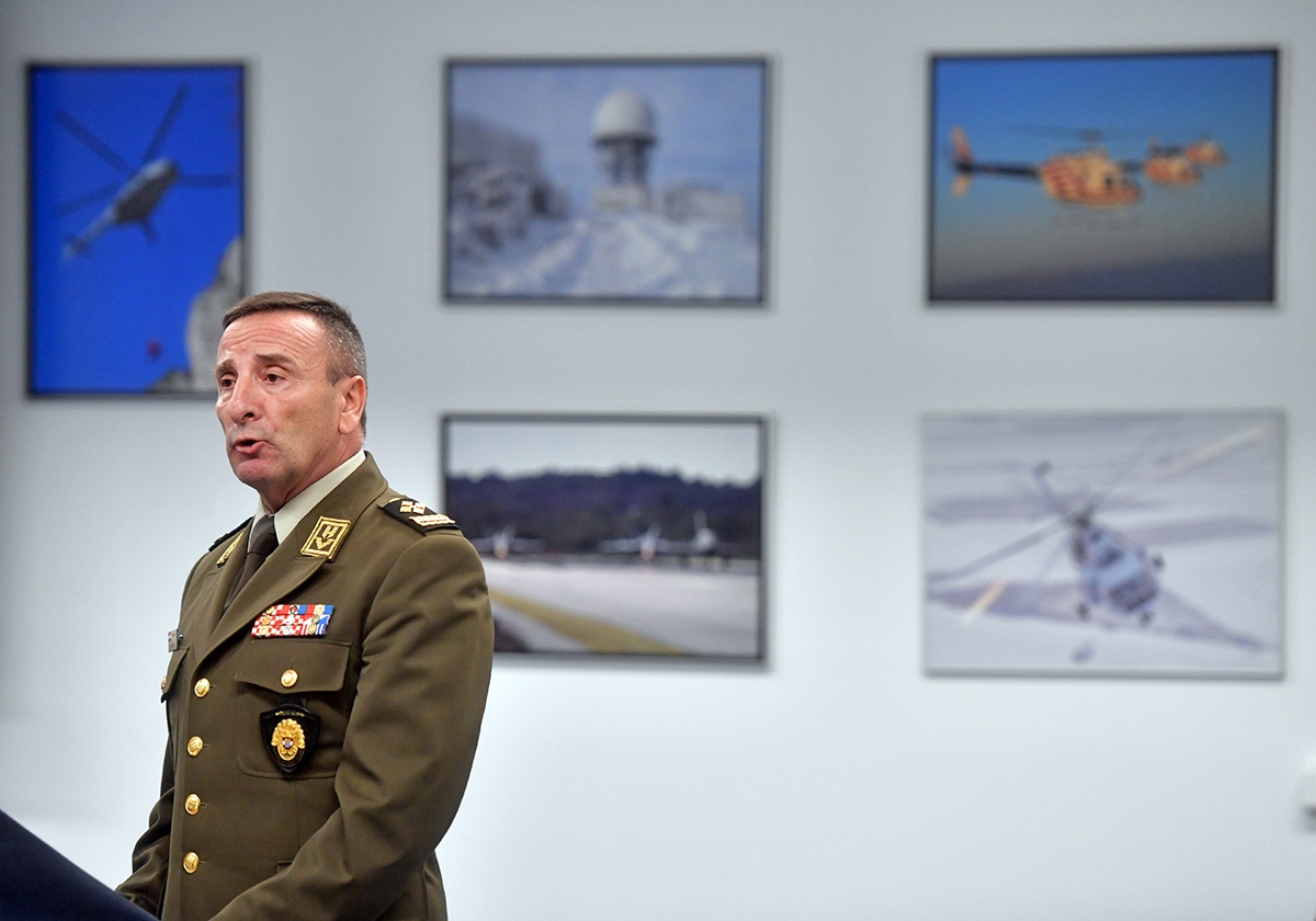 https://www.morh.hr/wp-content/gallery/sundov-hv-provodi-vrijednosti-casnog-sluzenja-domovini/press_konferencija_hrz_26112019_11.jpg