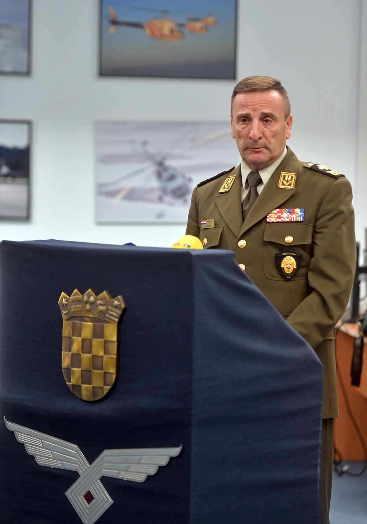 https://www.morh.hr/wp-content/gallery/sundov-hv-provodi-vrijednosti-casnog-sluzenja-domovini/press_konferencija_hrz_26112019_12.jpg