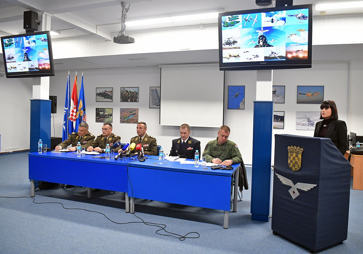 https://www.morh.hr/wp-content/gallery/sundov-hv-provodi-vrijednosti-casnog-sluzenja-domovini/press_konferencija_hrz_26112019_13.jpg