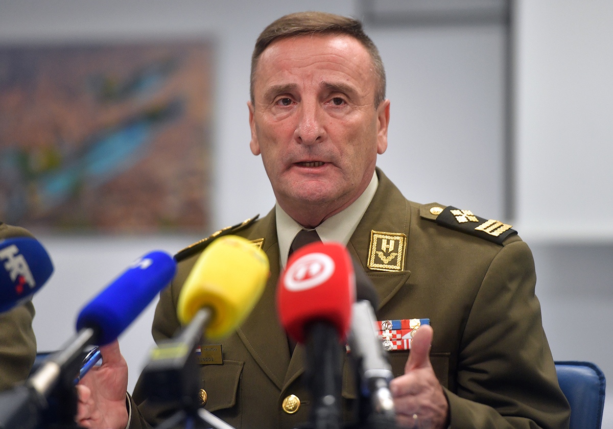 https://www.morh.hr/wp-content/gallery/sundov-hv-provodi-vrijednosti-casnog-sluzenja-domovini/press_konferencija_hrz_26112019_17.jpg