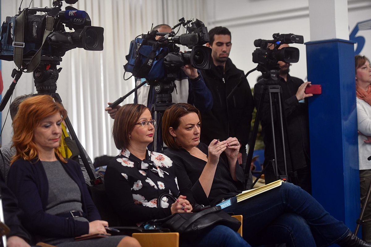 https://www.morh.hr/wp-content/gallery/sundov-hv-provodi-vrijednosti-casnog-sluzenja-domovini/press_konferencija_hrz_26112019_19.jpg