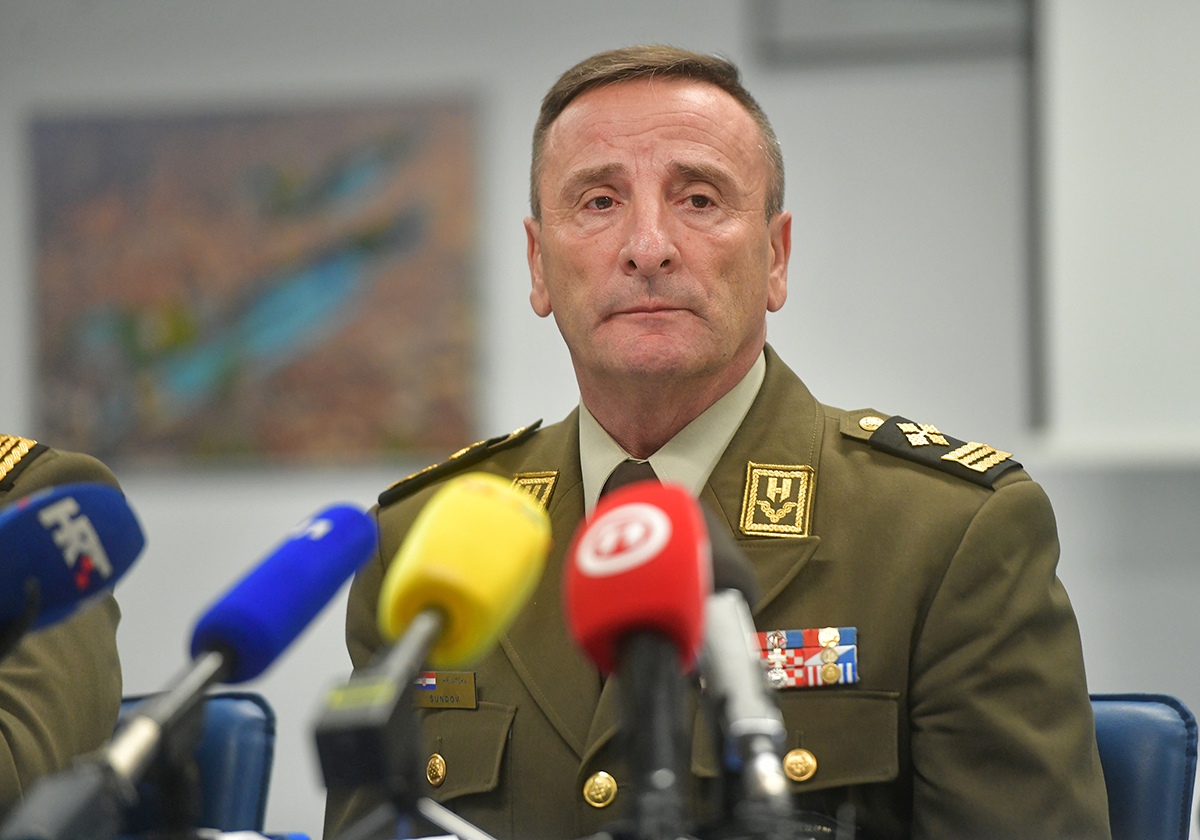 https://www.morh.hr/wp-content/gallery/sundov-hv-provodi-vrijednosti-casnog-sluzenja-domovini/press_konferencija_hrz_26112019_24.jpg
