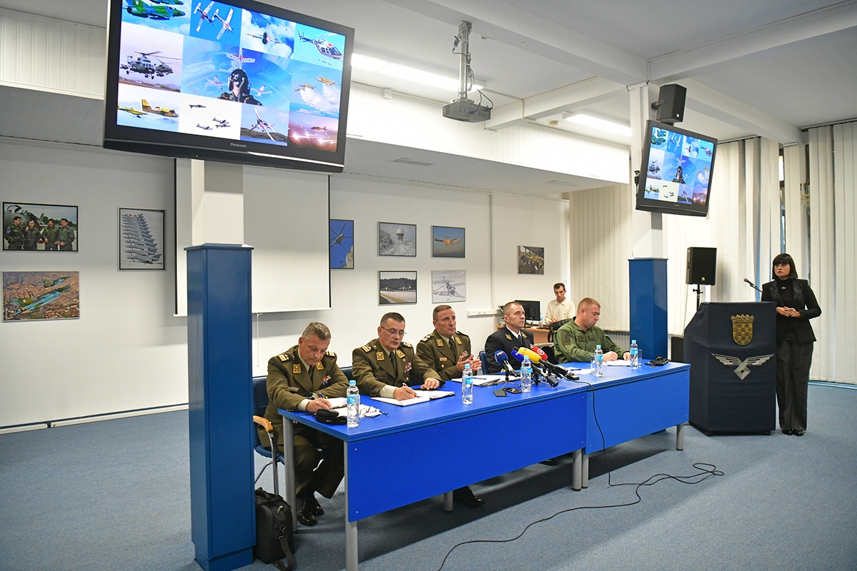 https://www.morh.hr/wp-content/gallery/sundov-hv-provodi-vrijednosti-casnog-sluzenja-domovini/press_konferencija_hrz_26112019_30.jpg