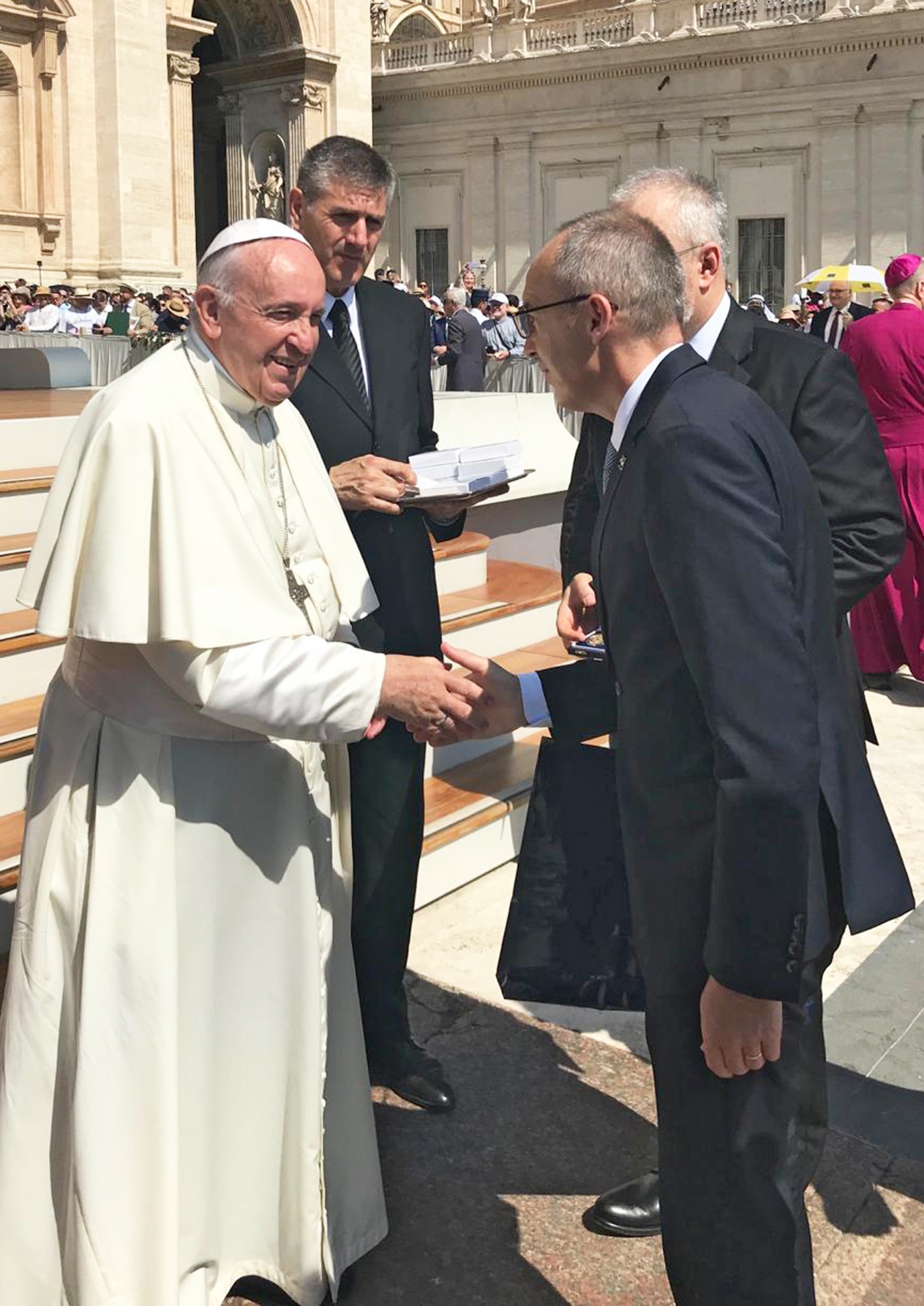 https://www.morh.hr/wp-content/gallery/susret-ministra-krsticevica-i-svetog-oca-u-vatikanu/krsticevic_vatikan_19062019_02.jpg