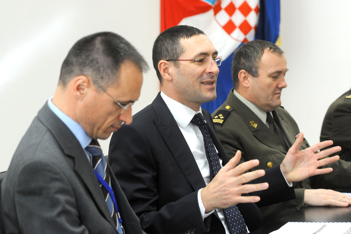 https://www.morh.hr/wp-content/gallery/susret-mo-sa-veleposlanikom-bih-25012012/bih_25012012_02.jpg