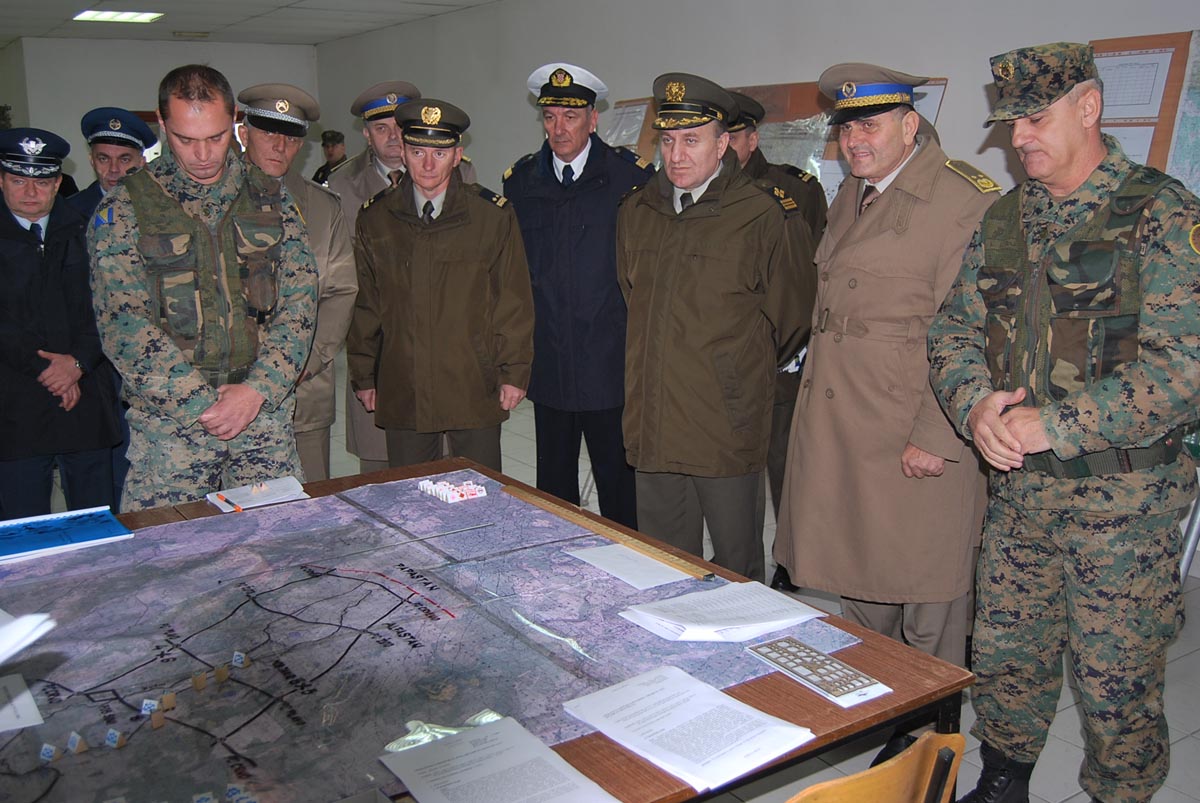 https://www.morh.hr/wp-content/gallery/susret-nacelnika-gs-osrh-s-nacelnikom-zajednickog-stozera-os-bih/lovric_06122013_06.jpg