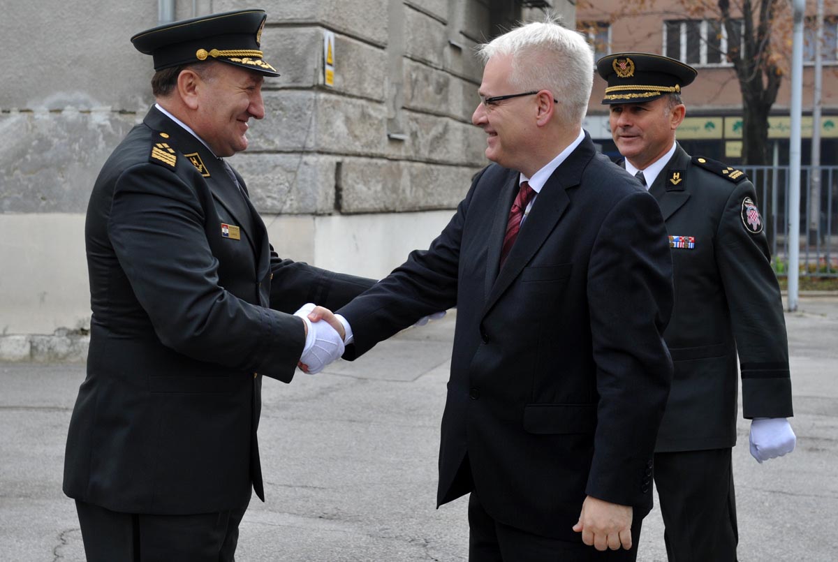 https://www.morh.hr/wp-content/gallery/sveana-prisega-10-narataja-kadeta-os-rh-u-zagrebu/kadeti_prisega_10112012_01.jpg