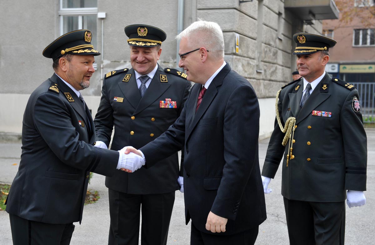 https://www.morh.hr/wp-content/gallery/sveana-prisega-10-narataja-kadeta-os-rh-u-zagrebu/kadeti_prisega_10112012_02.jpg