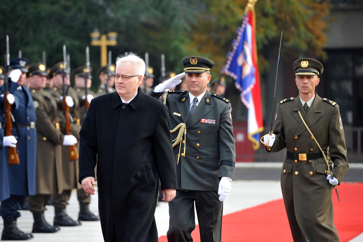 https://www.morh.hr/wp-content/gallery/sveana-prisega-10-narataja-kadeta-os-rh-u-zagrebu/kadeti_prisega_10112012_03.jpg
