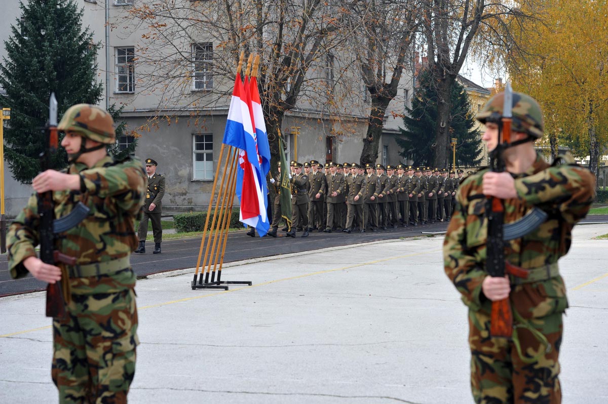 https://www.morh.hr/wp-content/gallery/sveana-prisega-10-narataja-kadeta-os-rh-u-zagrebu/kadeti_prisega_10112012_04.jpg