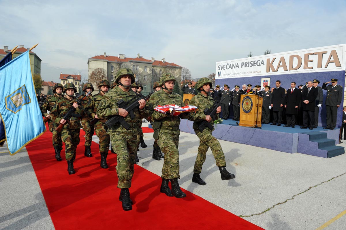 https://www.morh.hr/wp-content/gallery/sveana-prisega-10-narataja-kadeta-os-rh-u-zagrebu/kadeti_prisega_10112012_07.jpg