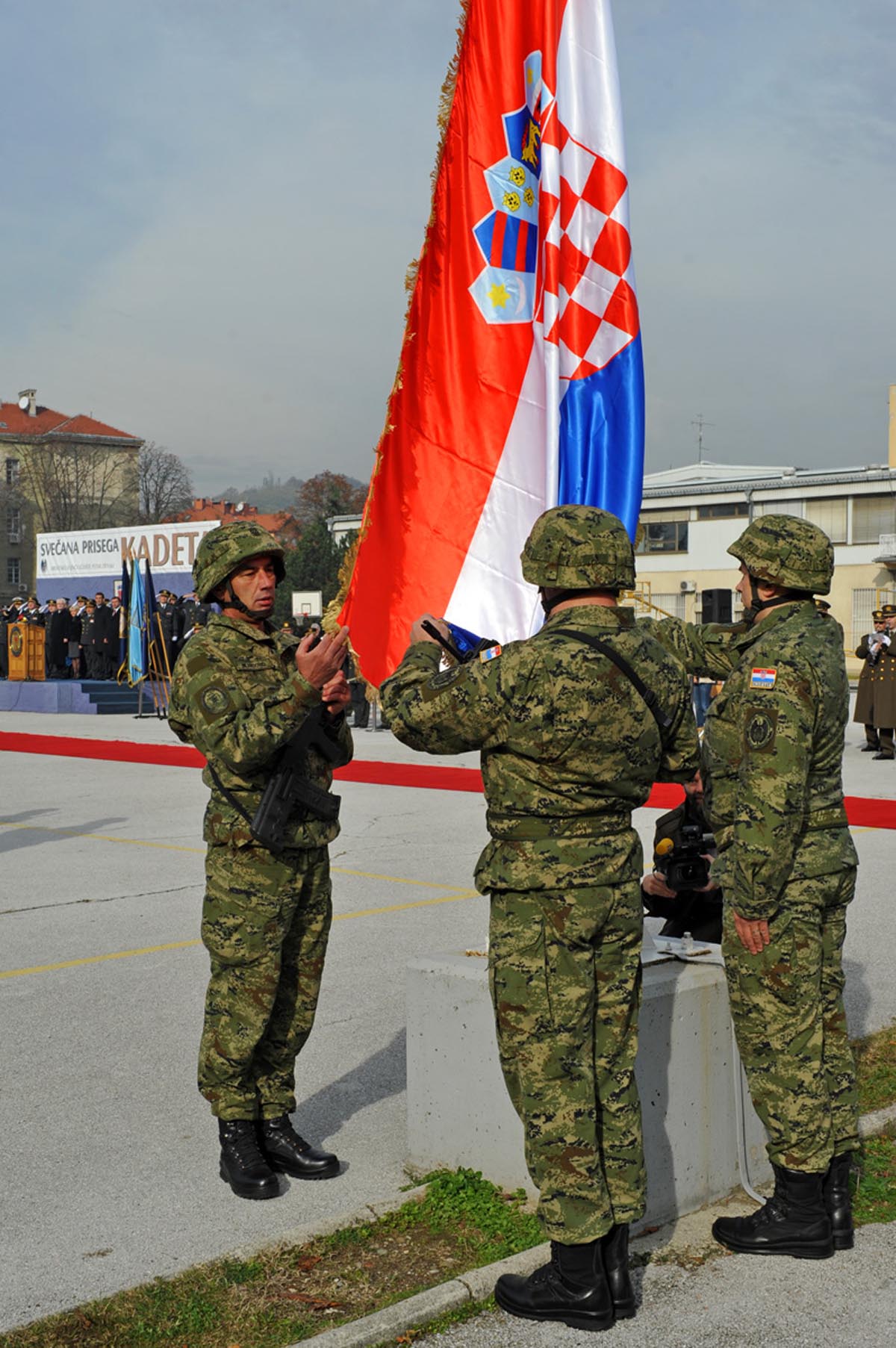 https://www.morh.hr/wp-content/gallery/sveana-prisega-10-narataja-kadeta-os-rh-u-zagrebu/kadeti_prisega_10112012_08.jpg