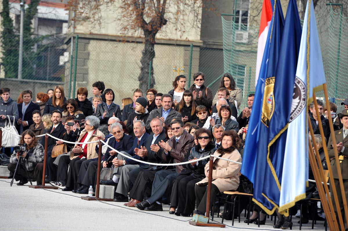 https://www.morh.hr/wp-content/gallery/sveana-prisega-10-narataja-kadeta-os-rh-u-zagrebu/kadeti_prisega_10112012_10.jpg