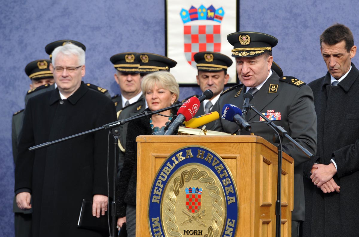 https://www.morh.hr/wp-content/gallery/sveana-prisega-10-narataja-kadeta-os-rh-u-zagrebu/kadeti_prisega_10112012_11.jpg