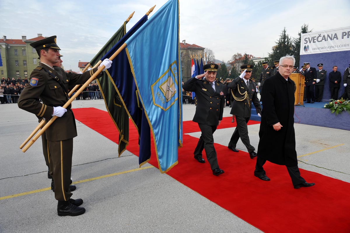 https://www.morh.hr/wp-content/gallery/sveana-prisega-10-narataja-kadeta-os-rh-u-zagrebu/kadeti_prisega_10112012_17.jpg