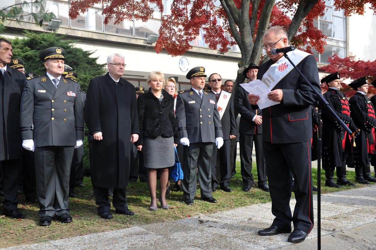 https://www.morh.hr/wp-content/gallery/sveana-prisega-10-narataja-kadeta-os-rh-u-zagrebu/kadeti_prisega_10112012_18.jpg