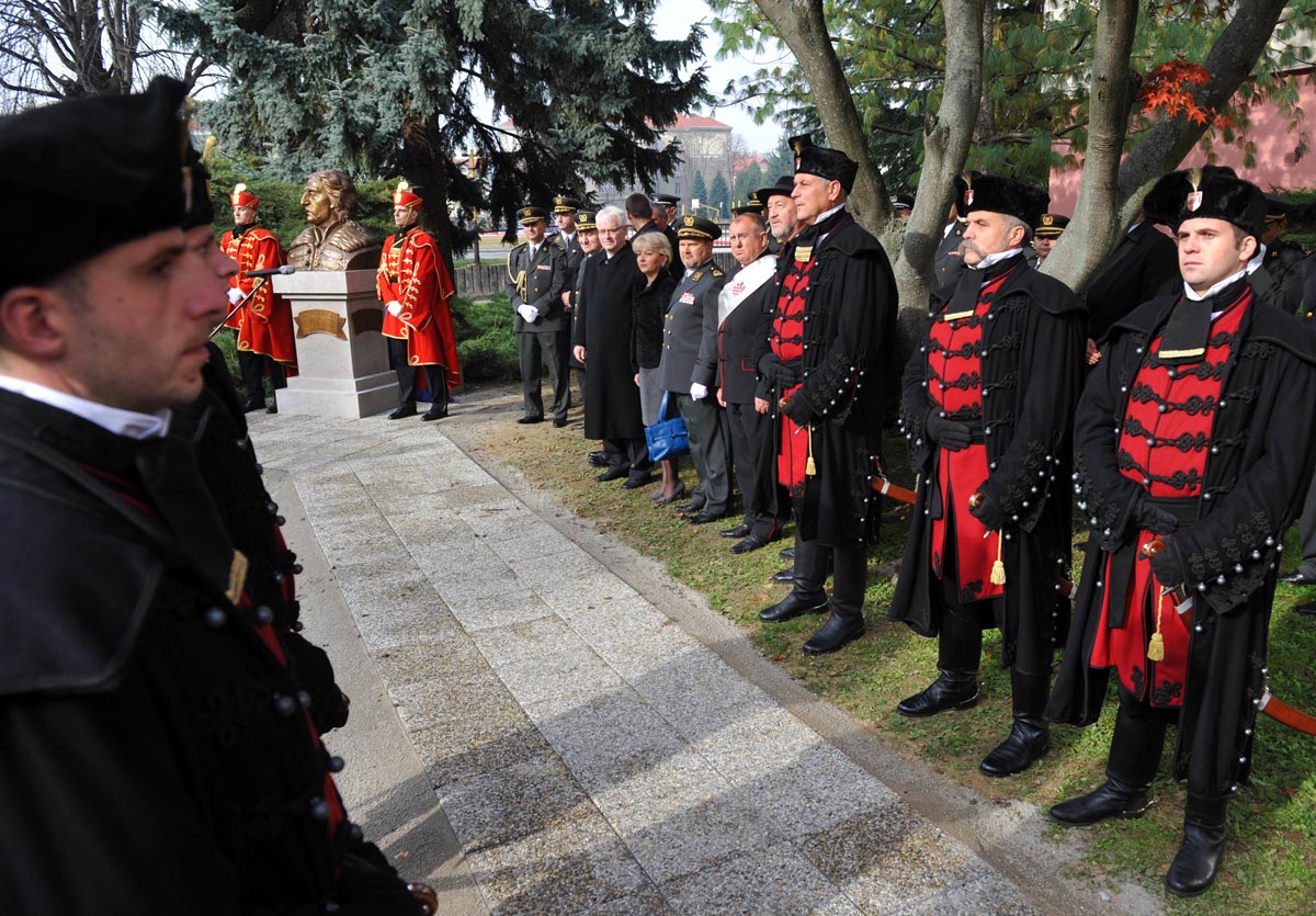 https://www.morh.hr/wp-content/gallery/sveana-prisega-10-narataja-kadeta-os-rh-u-zagrebu/kadeti_prisega_10112012_22.jpg