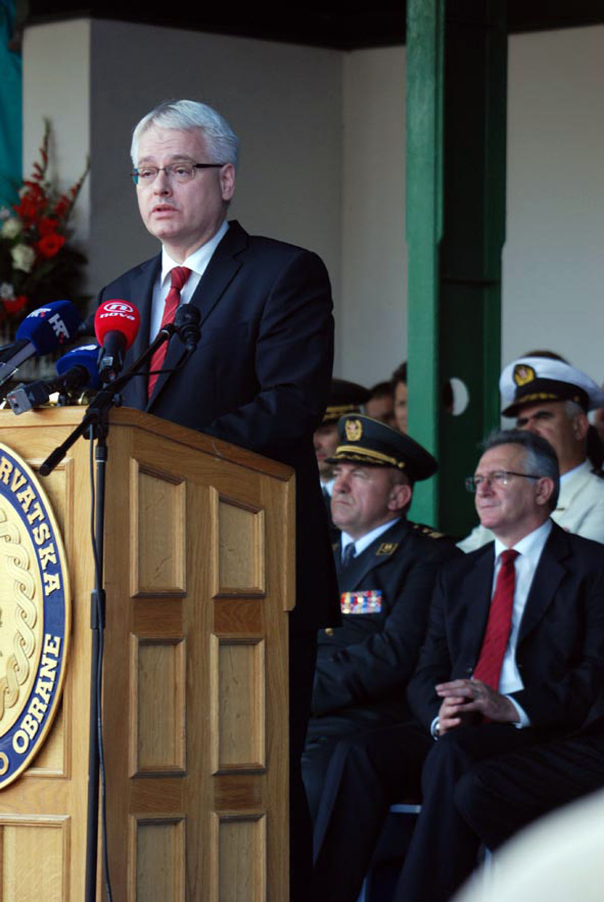 https://www.morh.hr/wp-content/gallery/sveana-promocija-polaznika-vojnih-kola-u-vukovaru/vukovar_12_25062010.jpg