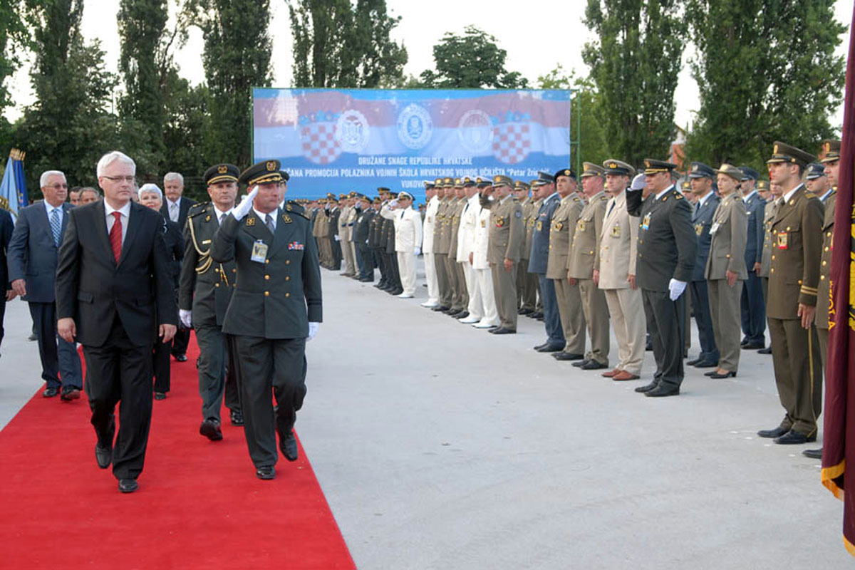 https://www.morh.hr/wp-content/gallery/sveana-promocija-polaznika-vojnih-kola-u-vukovaru/vukovar_20_25062010.jpg