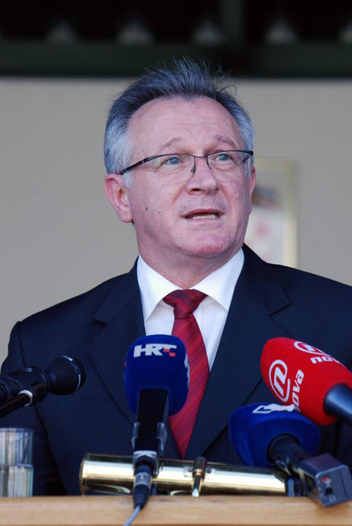 https://www.morh.hr/wp-content/gallery/sveana-promocija-polaznika-vojnih-kola-u-vukovaru/vukovar_5_25062010.jpg
