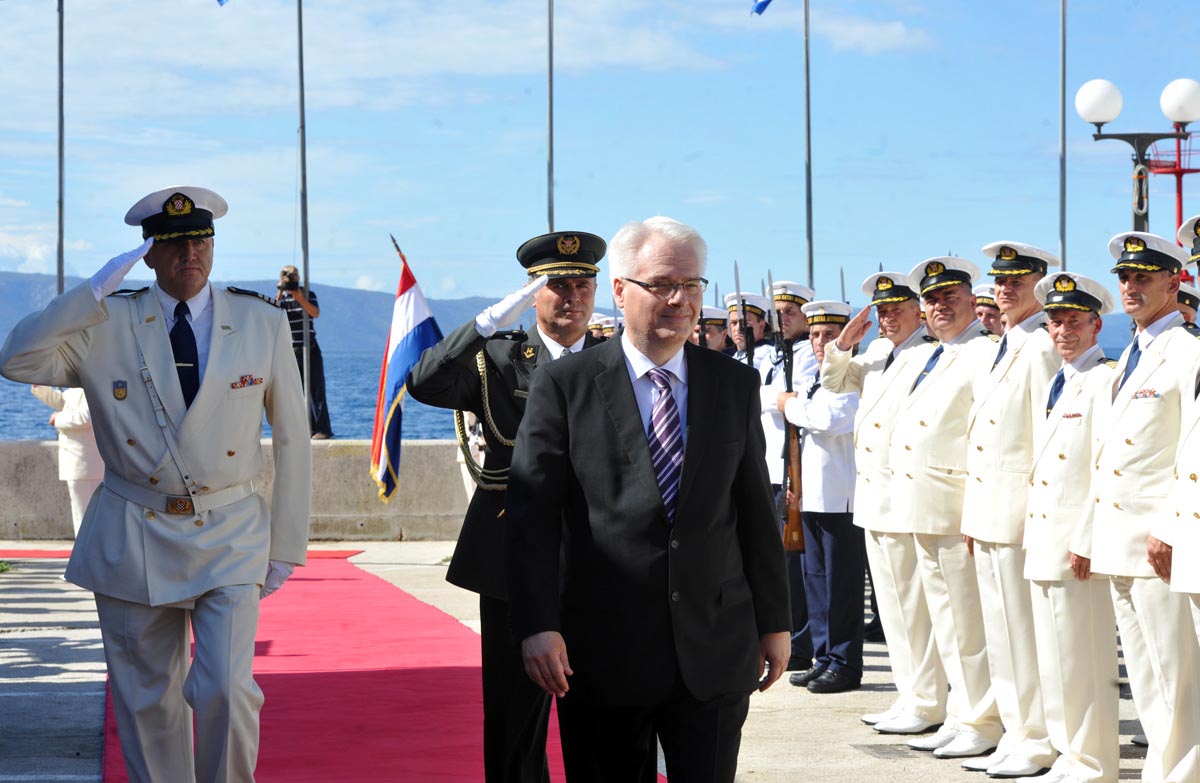 https://www.morh.hr/wp-content/gallery/sveano-obiljeen-dan-i-21-obljetnica-ustrojavanja-hrm-a/hrm_15092012-2_01.jpg