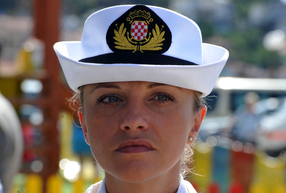 https://www.morh.hr/wp-content/gallery/sveano-obiljeen-dan-i-21-obljetnica-ustrojavanja-hrm-a/hrm_15092012-2_06.jpg