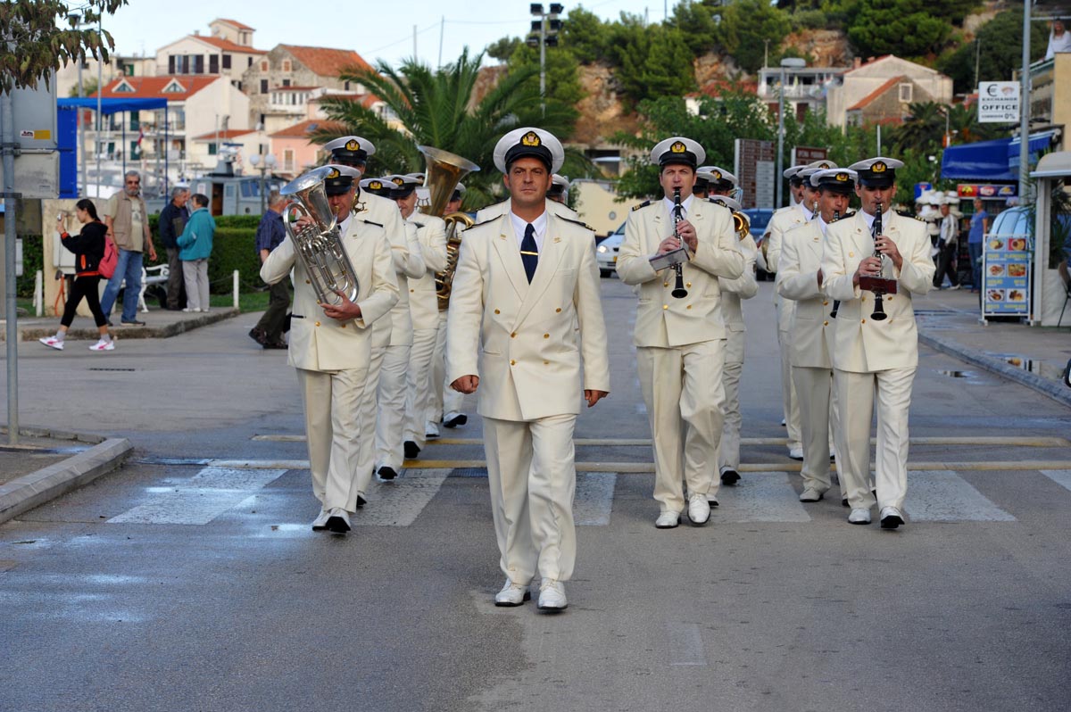 https://www.morh.hr/wp-content/gallery/sveano-obiljeen-dan-i-21-obljetnica-ustrojavanja-hrm-a/hrm_15092012-3_02.jpg