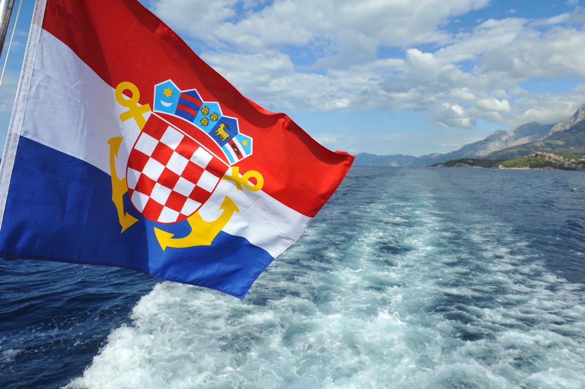 https://www.morh.hr/wp-content/gallery/sveano-obiljeen-dan-i-21-obljetnica-ustrojavanja-hrm-a/hrm_15092012-3_08.jpg