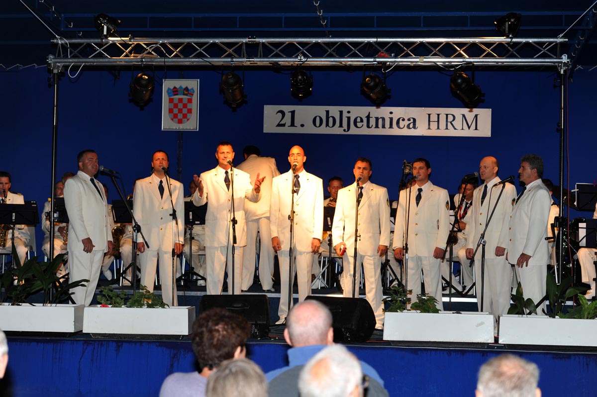 https://www.morh.hr/wp-content/gallery/sveano-obiljeen-dan-i-21-obljetnica-ustrojavanja-hrm-a/hrm_159092012_01.jpg