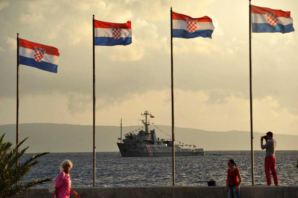 https://www.morh.hr/wp-content/gallery/sveano-obiljeen-dan-i-21-obljetnica-ustrojavanja-hrm-a/hrm_159092012_10.jpg