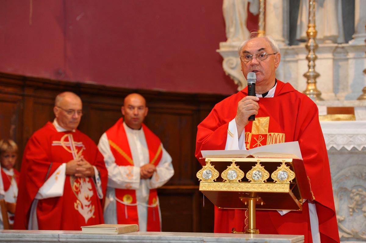 https://www.morh.hr/wp-content/gallery/sveano-obiljeen-dan-i-21-obljetnica-ustrojavanja-hrm-a/hrm_159092012_13.jpg