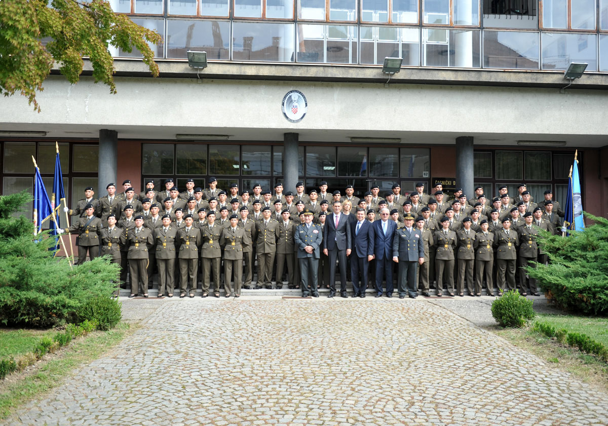 https://www.morh.hr/wp-content/gallery/svecana-prisega-13-narastaja-kadeta-na-hvu/sv_prisega_hvu_19092015_13.jpg