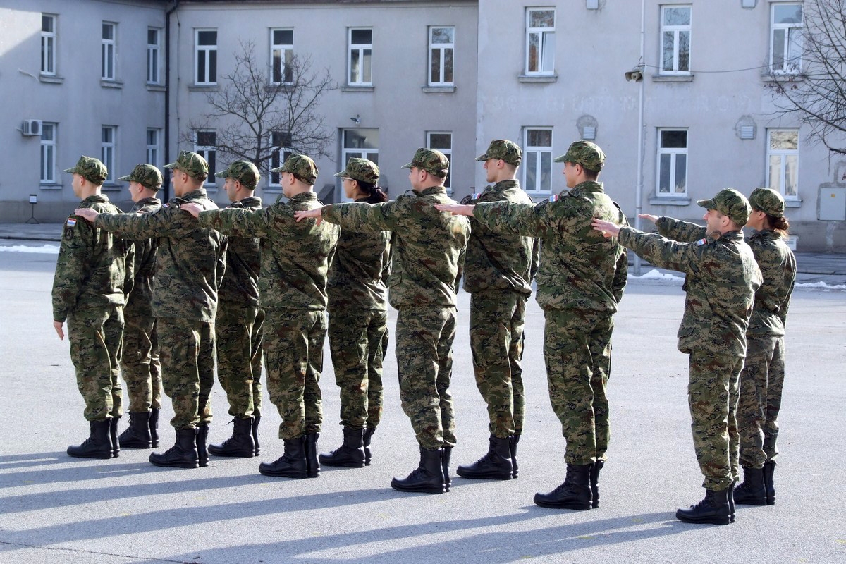 https://www.morh.hr/wp-content/gallery/svecana-prisega-rocnika-vrhunskih-sportasa/vrhunski_sportasi_dragovoljno_vojno_osposobljavanje_230119_03.jpg