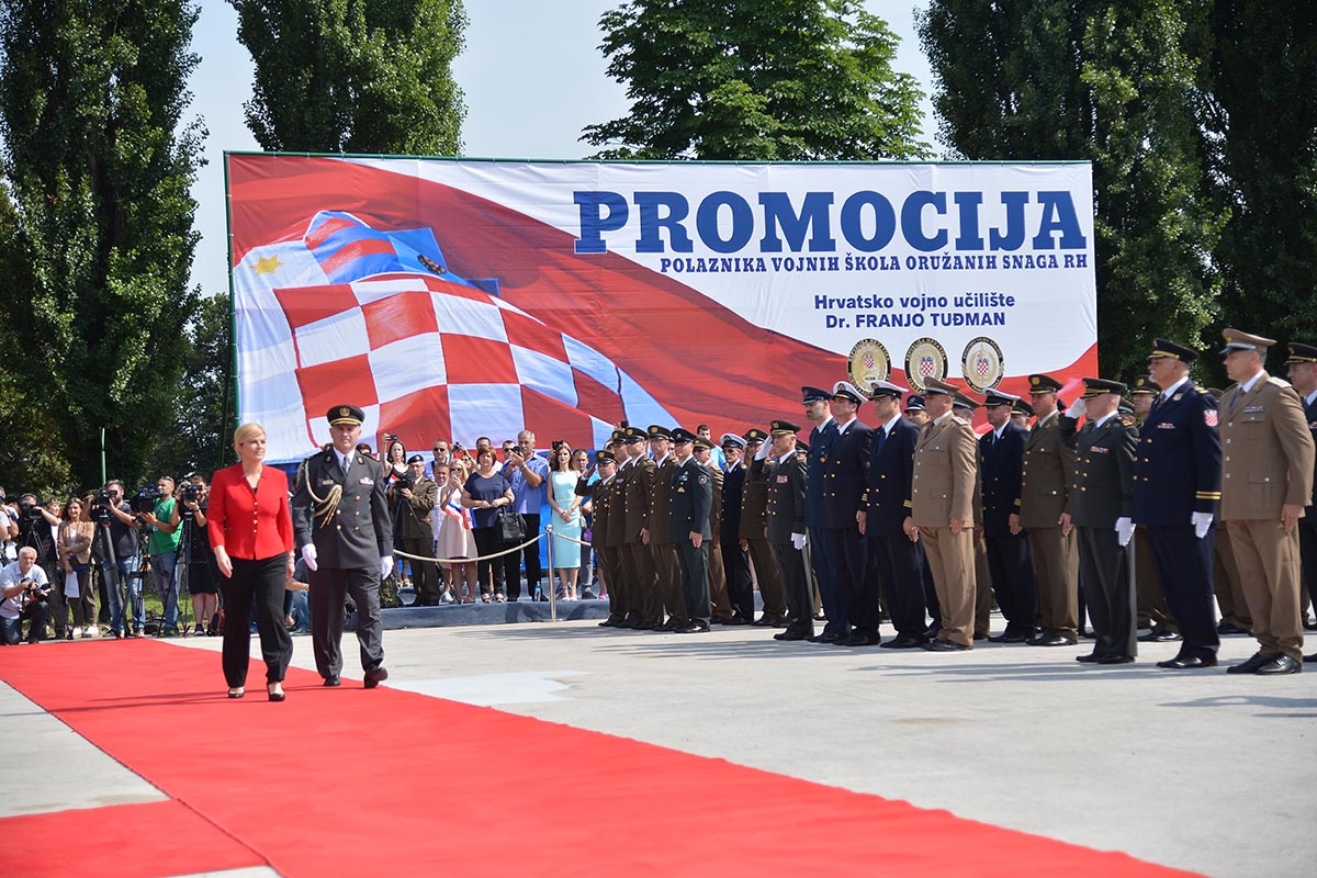 https://www.morh.hr/wp-content/gallery/svecana-promocija-153-polaznika-vojnih-skola-hvu-a-u-vukovaru/promocija_polaznika_vojnih_skola_21062018_01.jpg