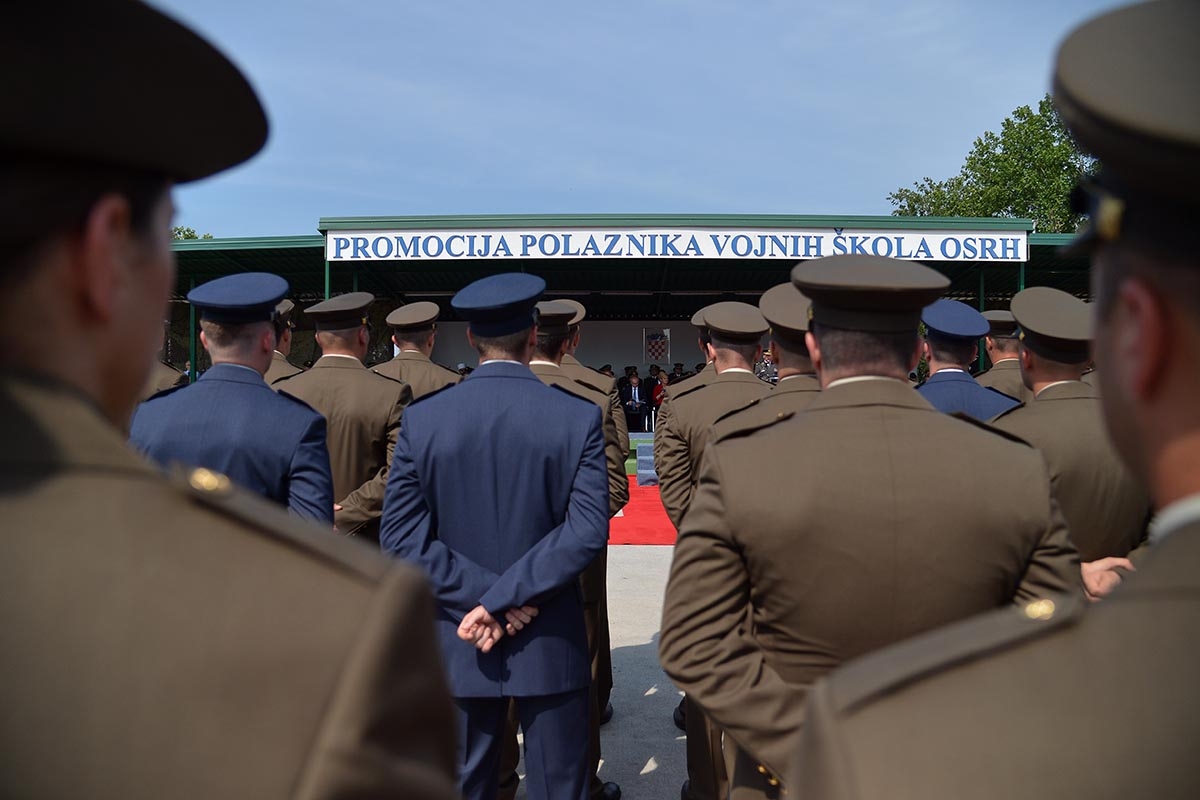 https://www.morh.hr/wp-content/gallery/svecana-promocija-153-polaznika-vojnih-skola-hvu-a-u-vukovaru/promocija_polaznika_vojnih_skola_21062018_07.jpg