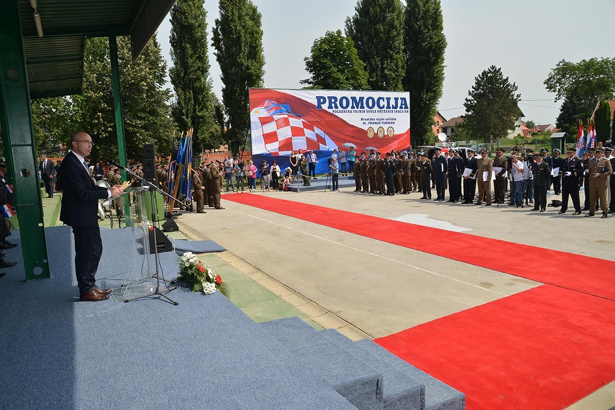 https://www.morh.hr/wp-content/gallery/svecana-promocija-153-polaznika-vojnih-skola-hvu-a-u-vukovaru/promocija_polaznika_vojnih_skola_21062018_22.jpg