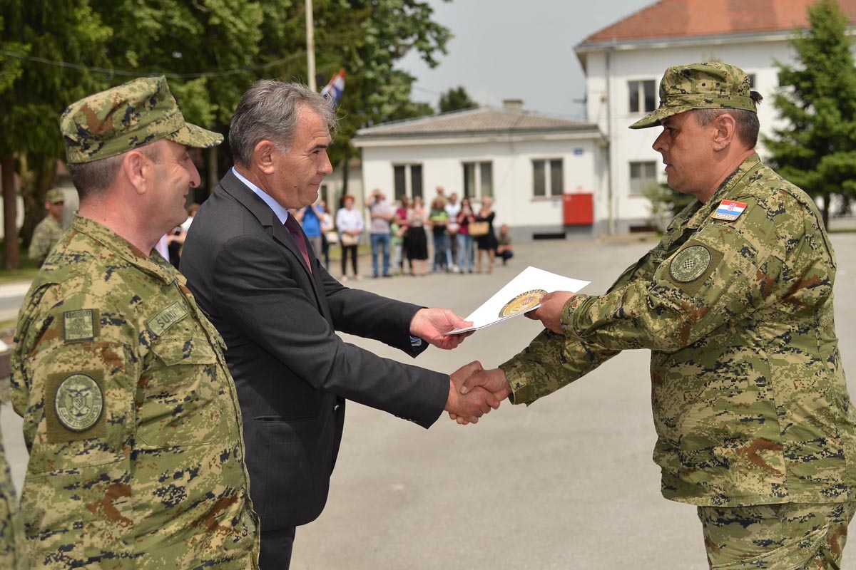 https://www.morh.hr/wp-content/gallery/svecani-docek-1-hrvcon-a-iz-nato-aktivnosti-u-poljskoj/hv_1hrvcon_04052018_17.jpg